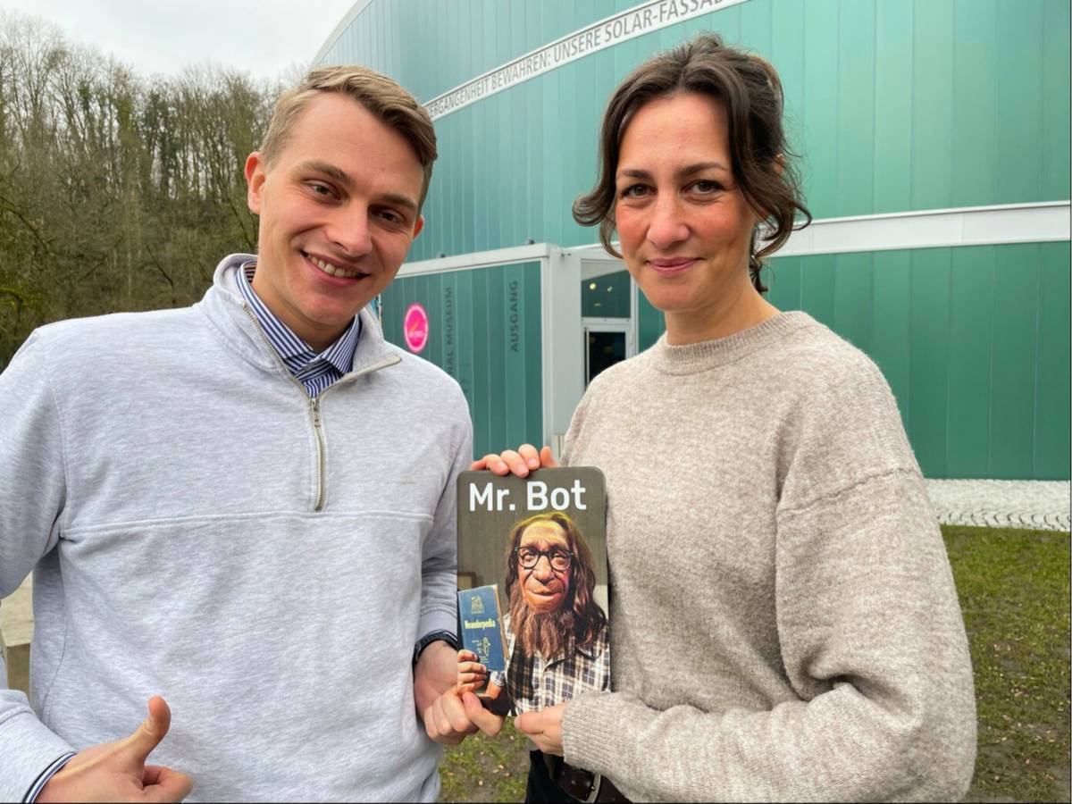 Mr. Bot unterstützt das Team im Neanderthal Museum