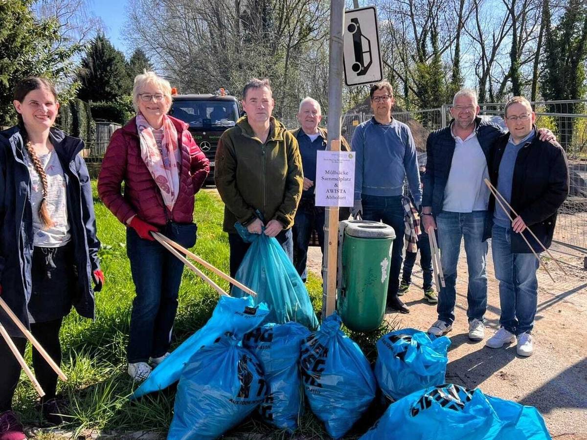Gemeinsam anpacken für ein sauberes Dorf 
