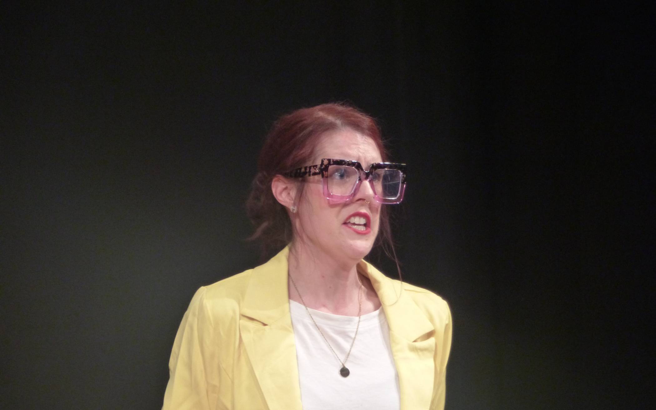 Das Spotlight Theater brilliert mit „Hydra – übernehmen Sie“ und „Romeo und Julia – Backstage“