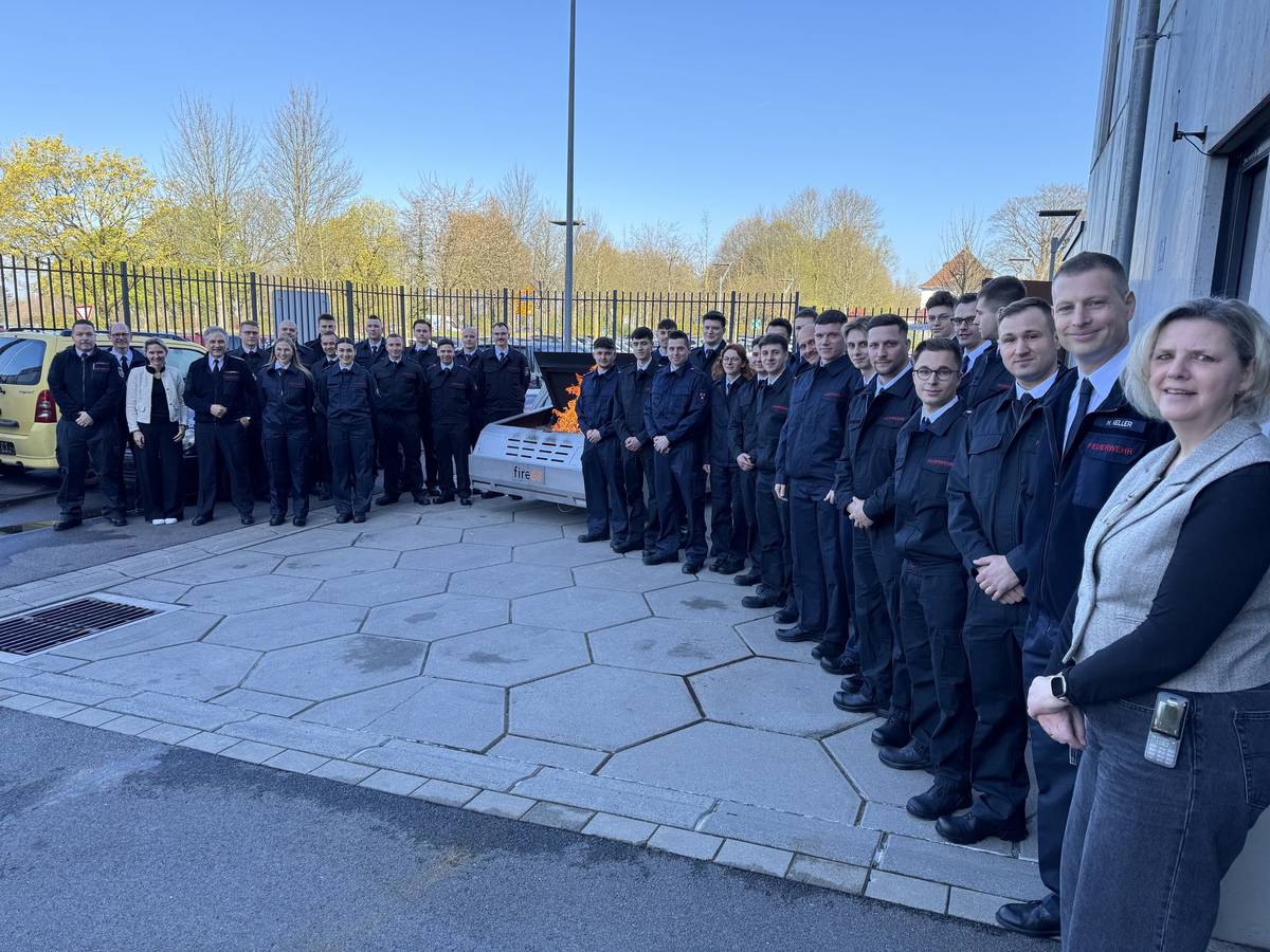 Neunter Lehrgang startet in Ausbildung an der Kreisfeuerwehrschule