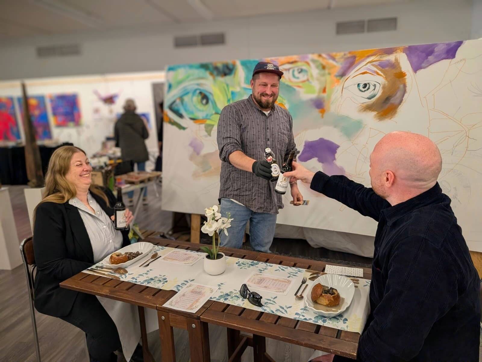  Mit „Taste the Canvas“ verband der Erkrather Künstler Michael Slatosch, bekannt unter seinem Künstlernamen PETO, gemeinsam mit seinem Freund, dem Koch Lucas Keens, Kunst und Kulinarik. 