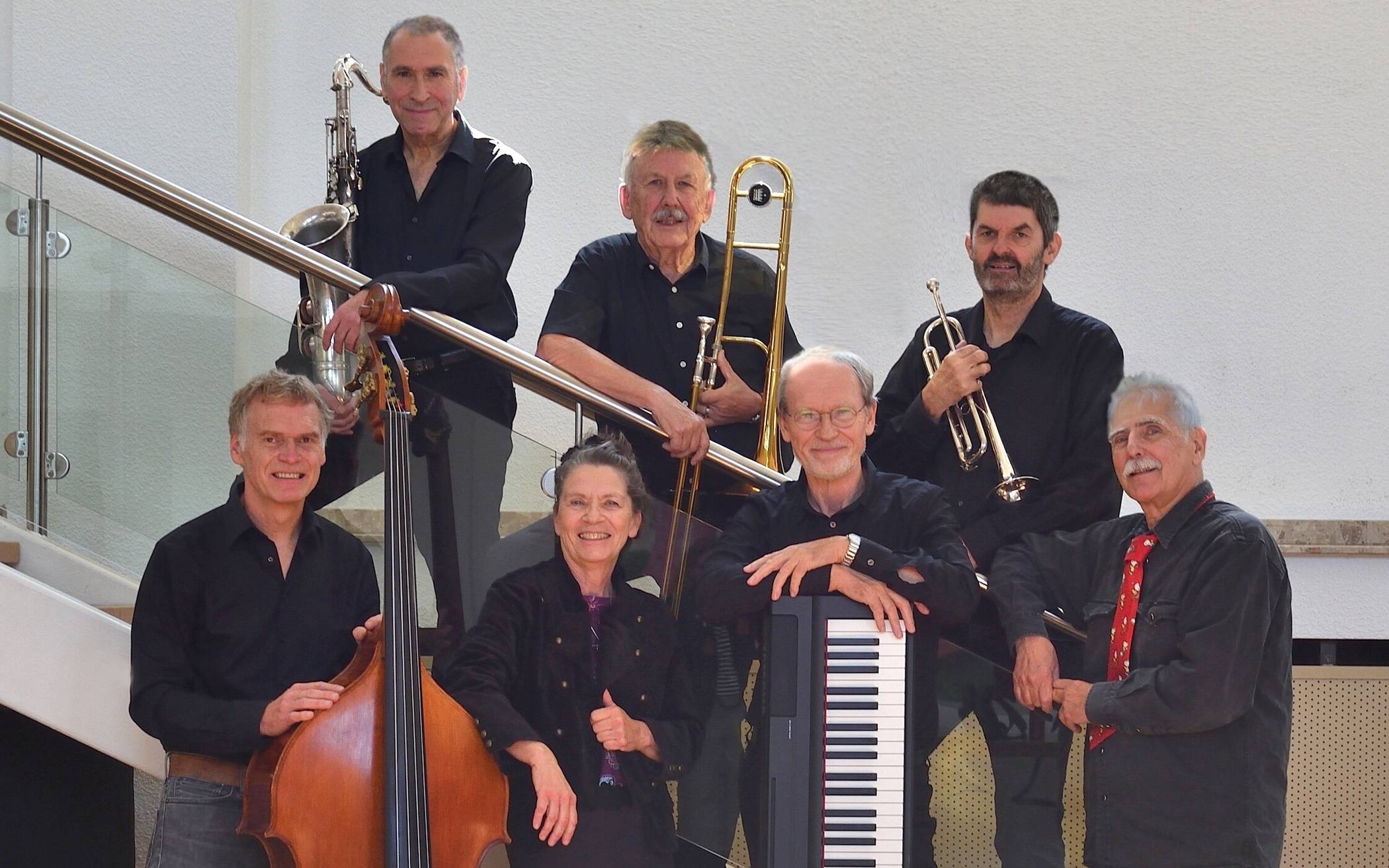  Seit 1960 ist die Dusty Lane Jazzband bereits on tour und begeistert Fans im In- und Ausland mit traditioneller Jazzmusik. Fans von Swing, Blues und Dixie kommen beim Jazzsommer-Finale garantiert auf ihre Kosten!  