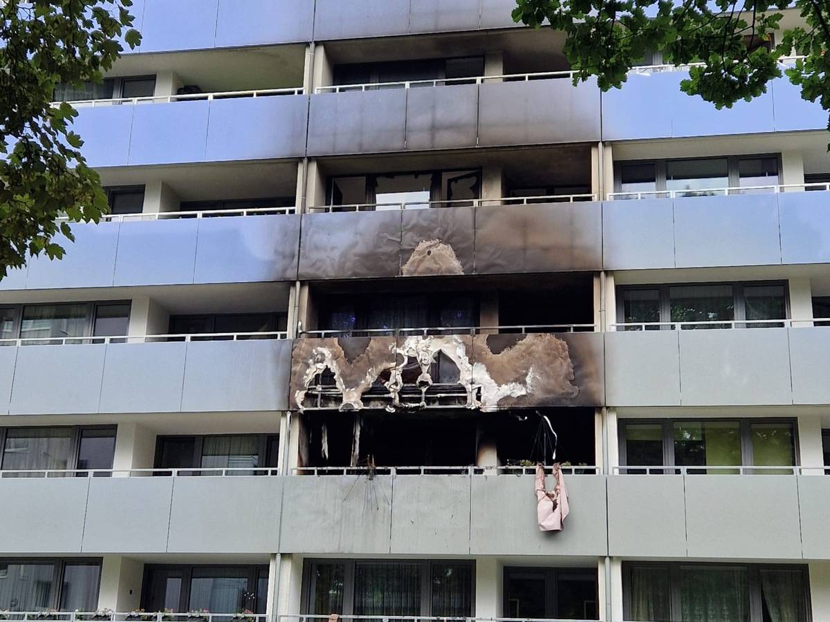 Wohnungsbrand in Mehrfamilienhaus mit umfangreicher Menschenrettung
