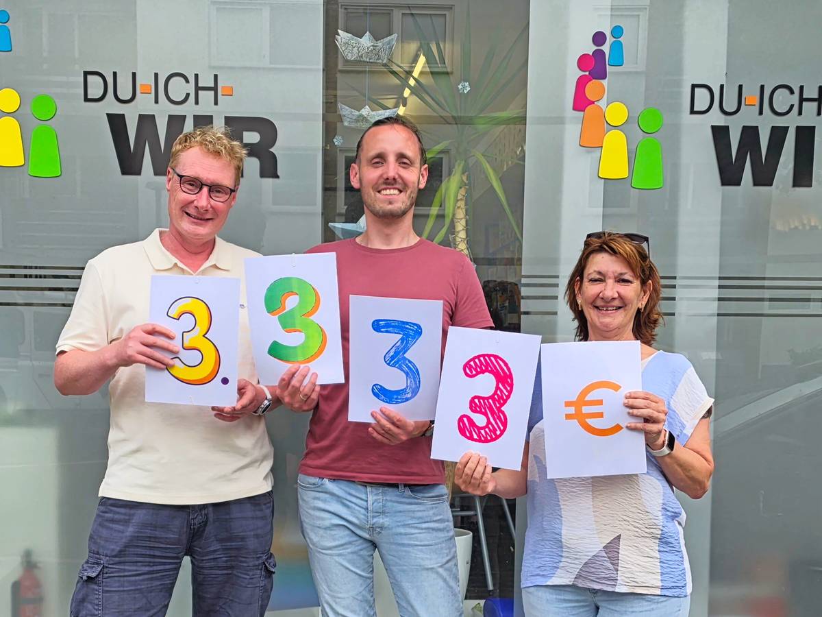 Karnevalistische 3.333 Euro an „Du-lch-Wir”