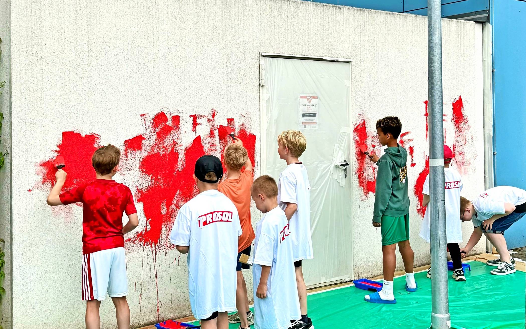  Die Kinder unterstützten die Aktion mit großem Engagement. 
