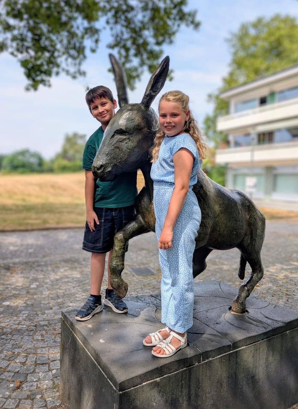 Kinderprinz Henry I. (Spraggs) mit seiner Kinderprinzessin Finia I. (Schultz).   