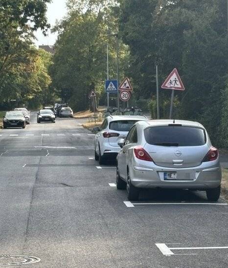  Markierungen zeigen nun an, wo geparkt werden darf. 
