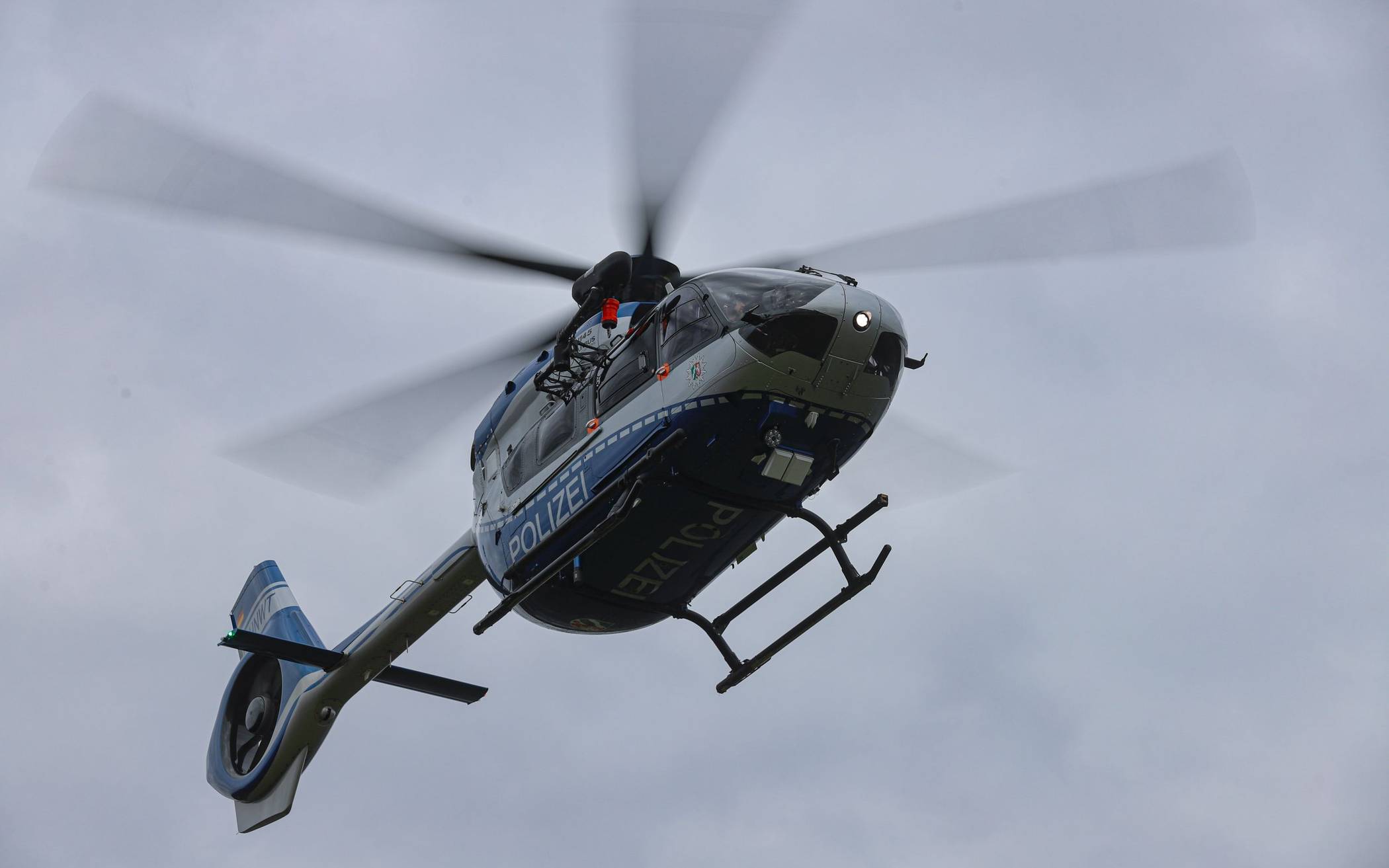 Fahndung mit Polizeihubschrauber nach Autodieb
