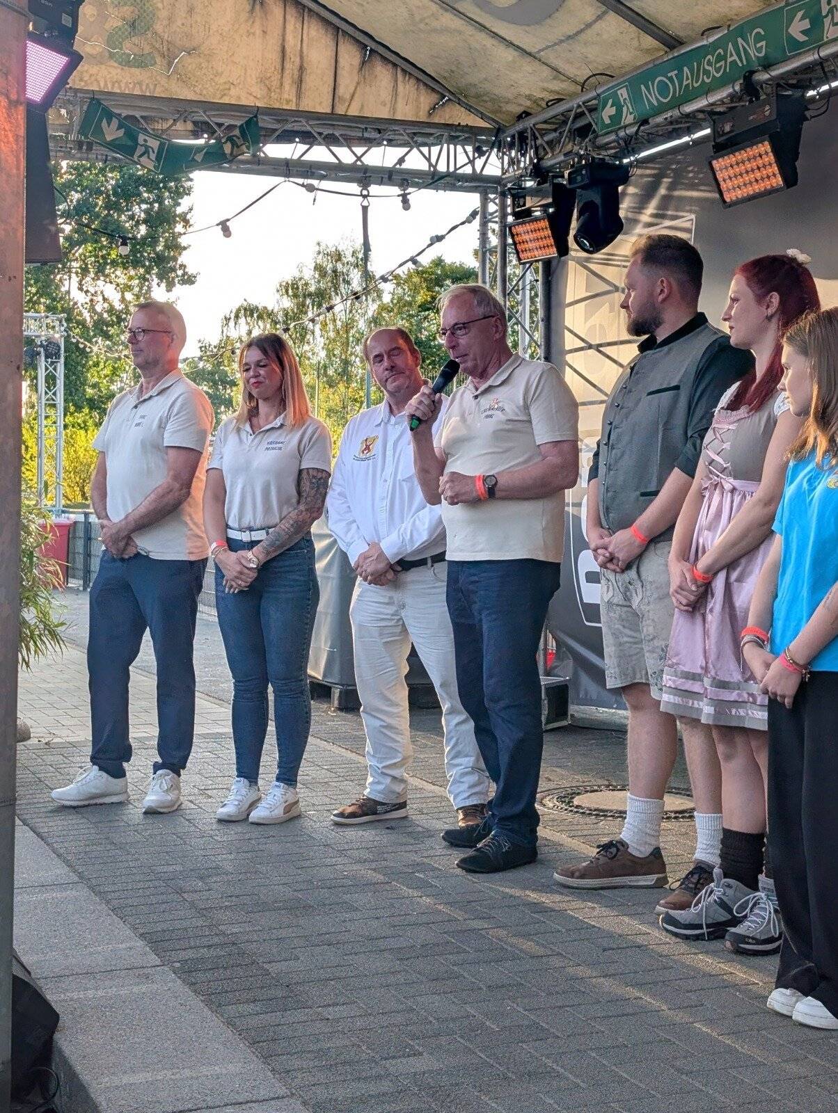 Prinz André (li.) war mit Hofdame für Erkrath...