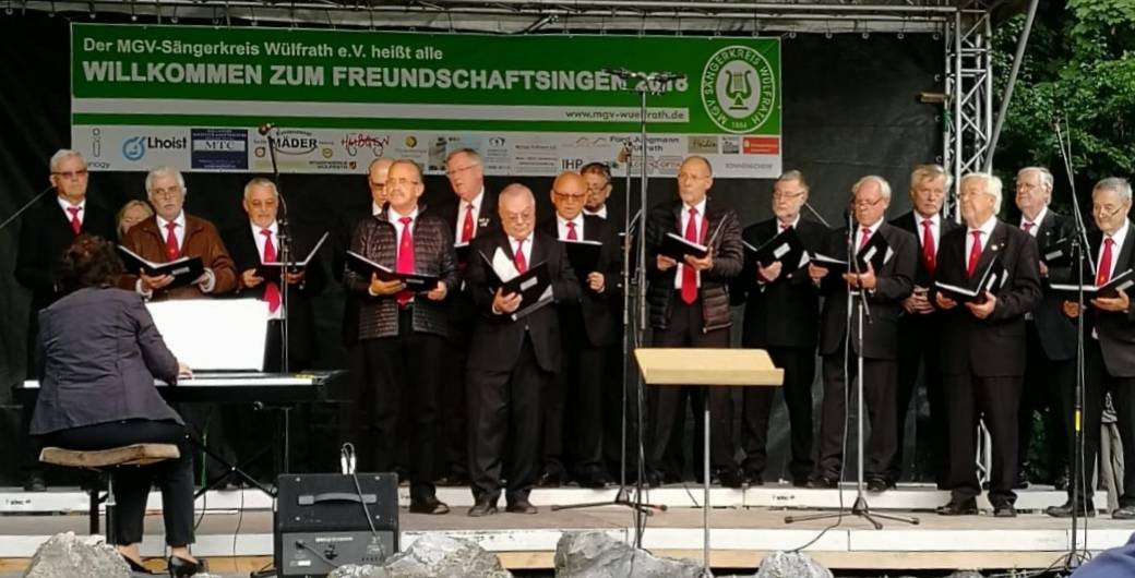  Der MGV Sängerbund beim Freundschaftssingen in Wülfrath. 