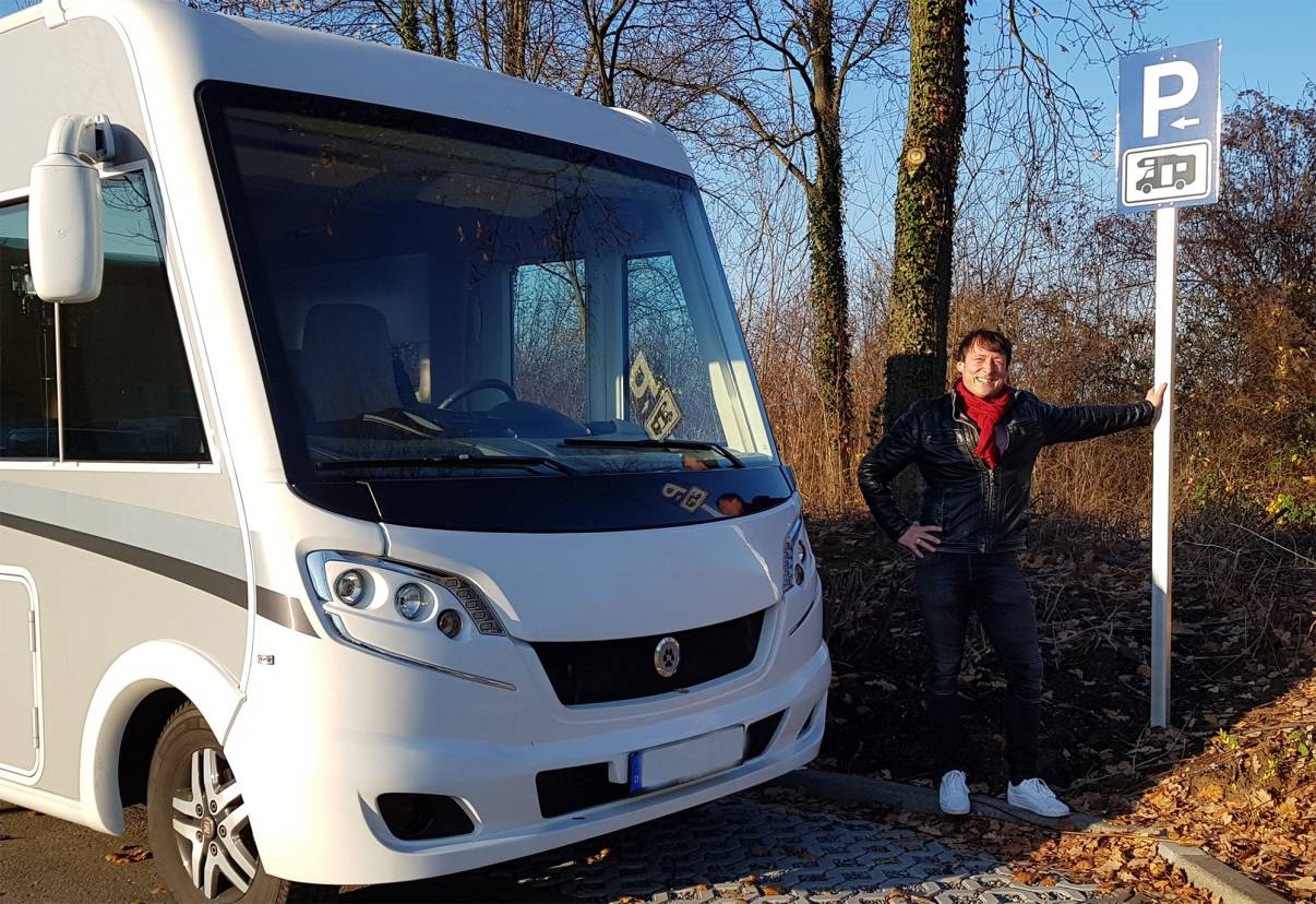  Till Eckers, Leiter des Neanderbads, ist stolz auf die neuen Wohnmobil-Stellplätze. 