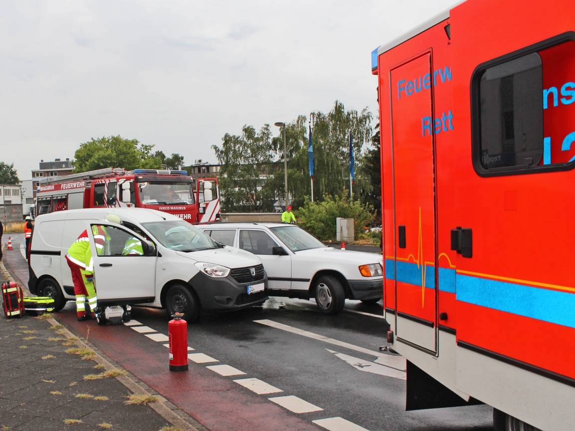 Ein Schwerverletzter nach Verkehrsunfall