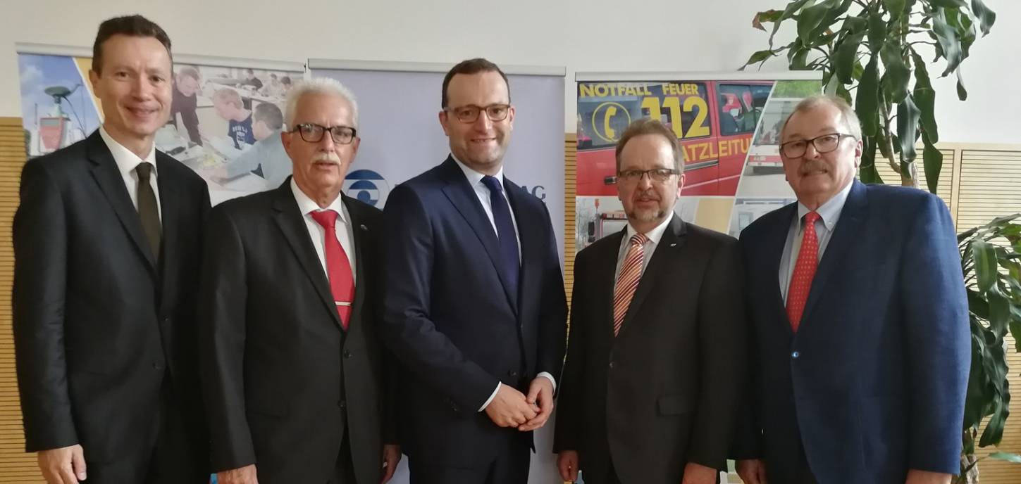 Das Präsidium des Landkreistages Nordrhein-Westfalen mit dem Bundesminister für Gesundheit Jens Spahn MdB anlässlich der NRW-Landrätekonferenz in Berlin (v.l.n.r. Hauptgeschäftsführer Dr. Martin Klein, LKT NRW, Präsident Landrat Thomas Hendele, Kreis Mettmann, Bundesminister für Gesundheit, Jens Spahn MdB, Erster Vizepräsident Landrat Dr. Ansgar Müller, Kreis Wesel und Zweiter Vizepräsident Landrat Frank Beckehoff, Kreis Olpe). 