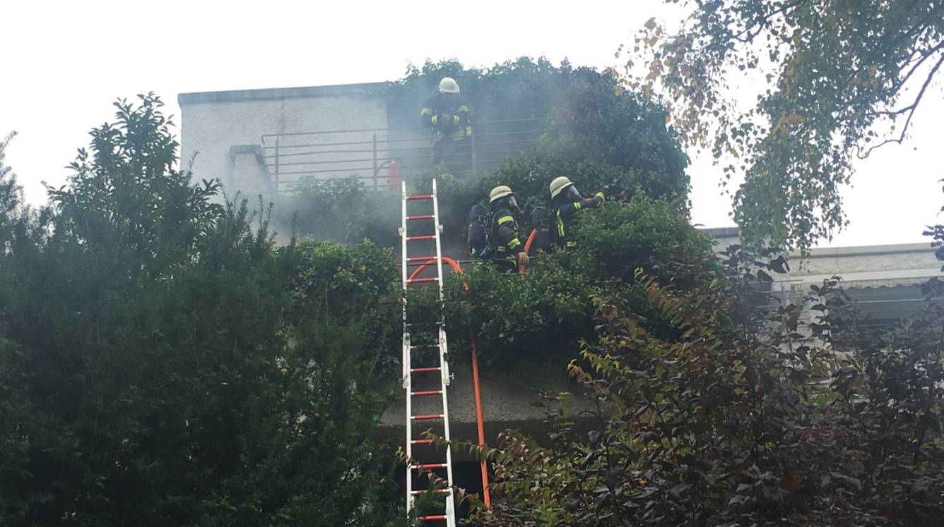 Brand an einer Hausfassade