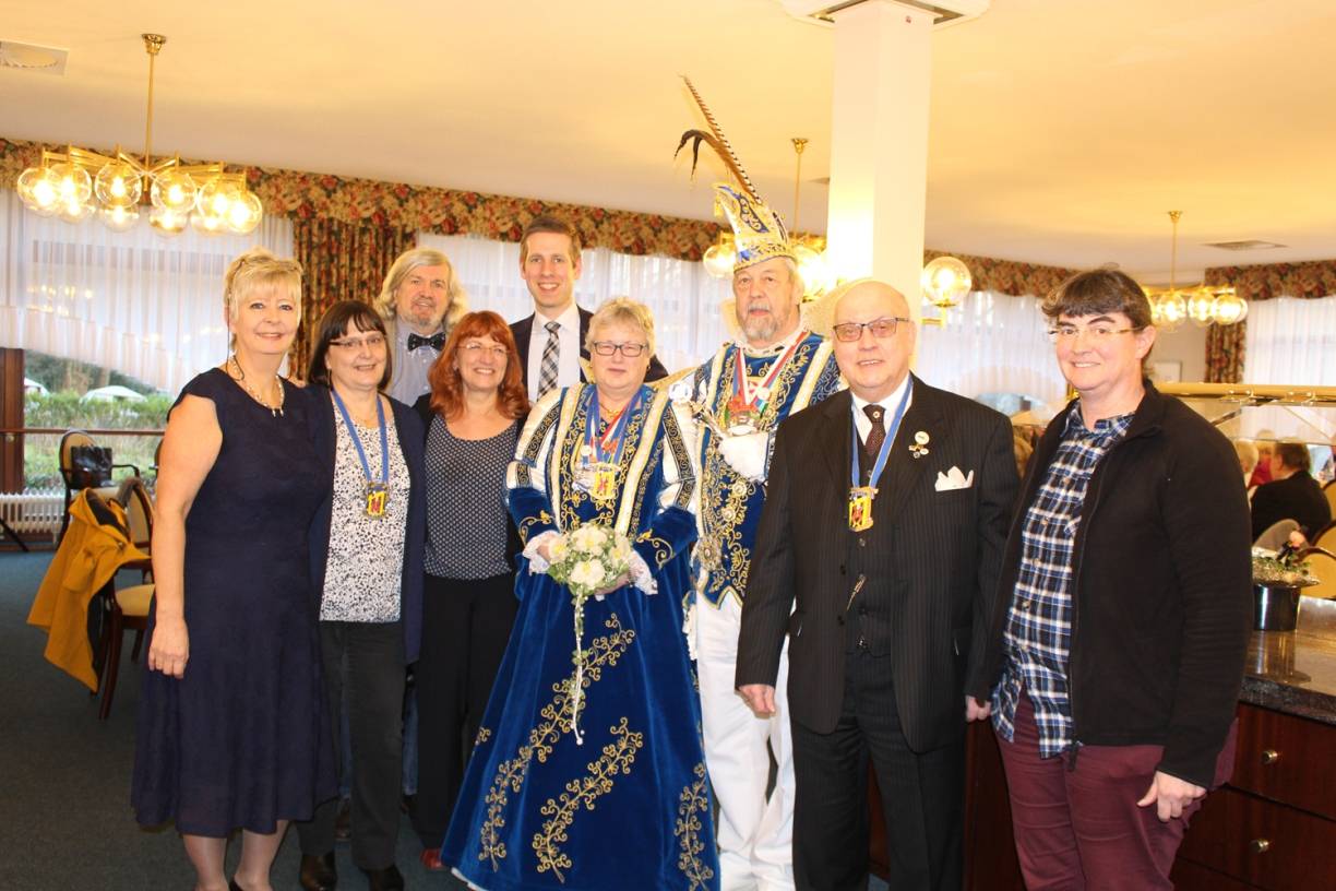  Zum alljährlichen Neujahrsempfang des VdK- Ortsverbandes Hochdahl kamen zahlreiche Gäste. Auch das amtierende Prinzenpaar Wolfgang I und Christiane I ließen es sich nicht nehmen, persönlich bei den feiernden Mitgliedern vorbeizuschauen. 