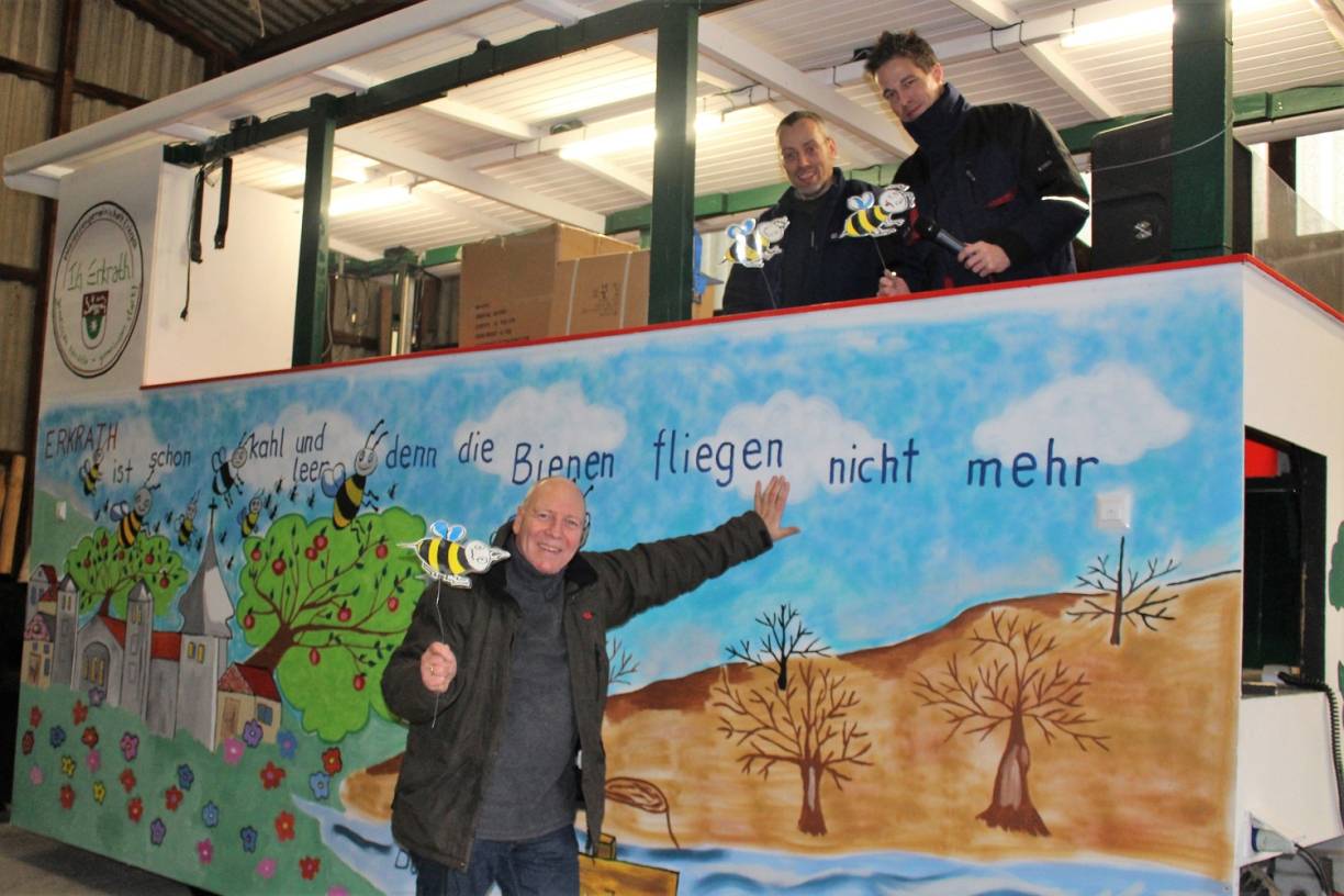  IG Erkrath Vorsitzender Wolfgang Cüppers (unten) sowie Schriftführer Christian Seibel (oben links) und Sascha Schulz (Fa. Borth) freuen sich auf einen kunterbunten Karnevalszug durch Erkraths Straßen. 