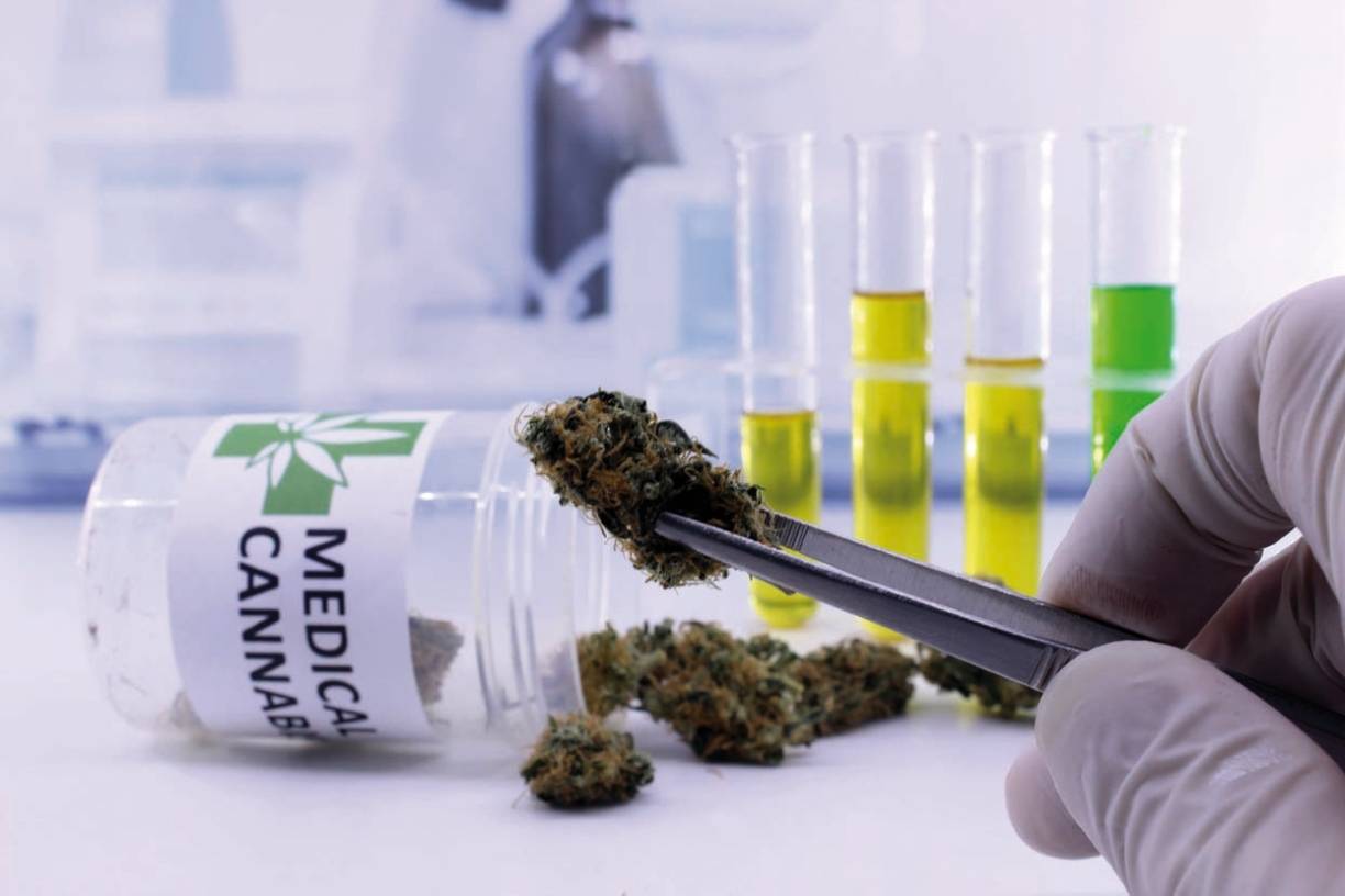  In den hauseigenen Laboren der Apotheken werden tagtäglich viele Arzneimittel patientenindividuellhergestellt. 