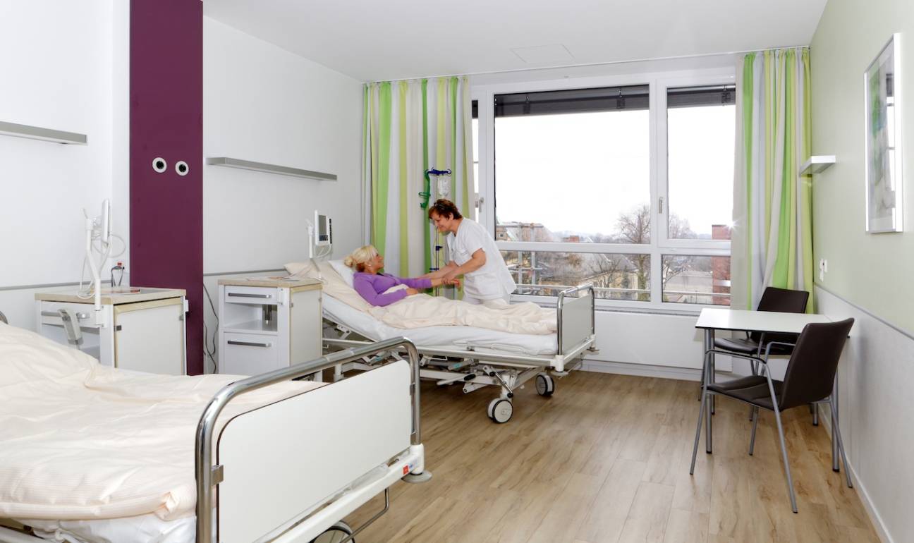 Auch gesetzlich versicherte Patienten werden stationär auf der vierten Etage...