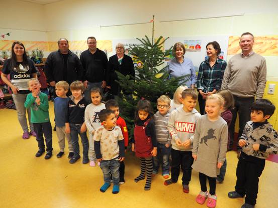 Ein Weihnachtsbaum für jede Kita