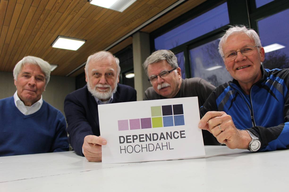  Die Herren Joachim Niehus, Werner Rutz, Dipl. Ing. Wolfgang Teiwes und Michael Laferi bereiten gemeinsam die Gründung der neuen Genossenschaft „Dependance Hochdahl“ vor. 