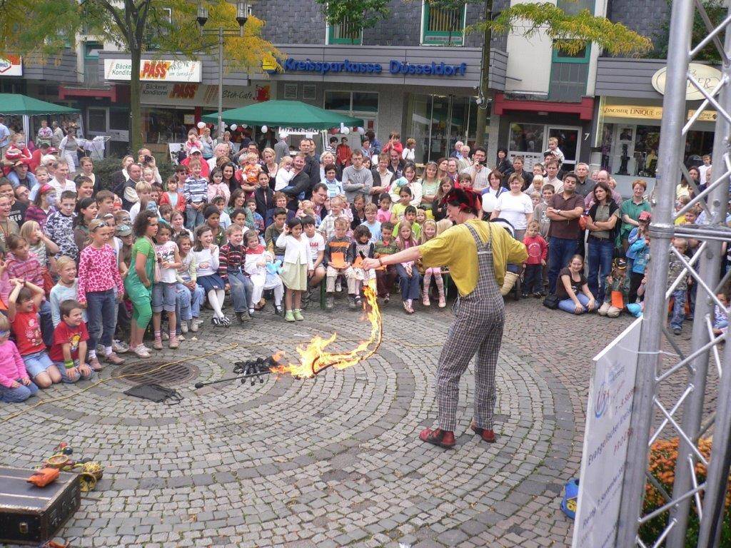 Kinderfest mit Raketenstart-Simulation