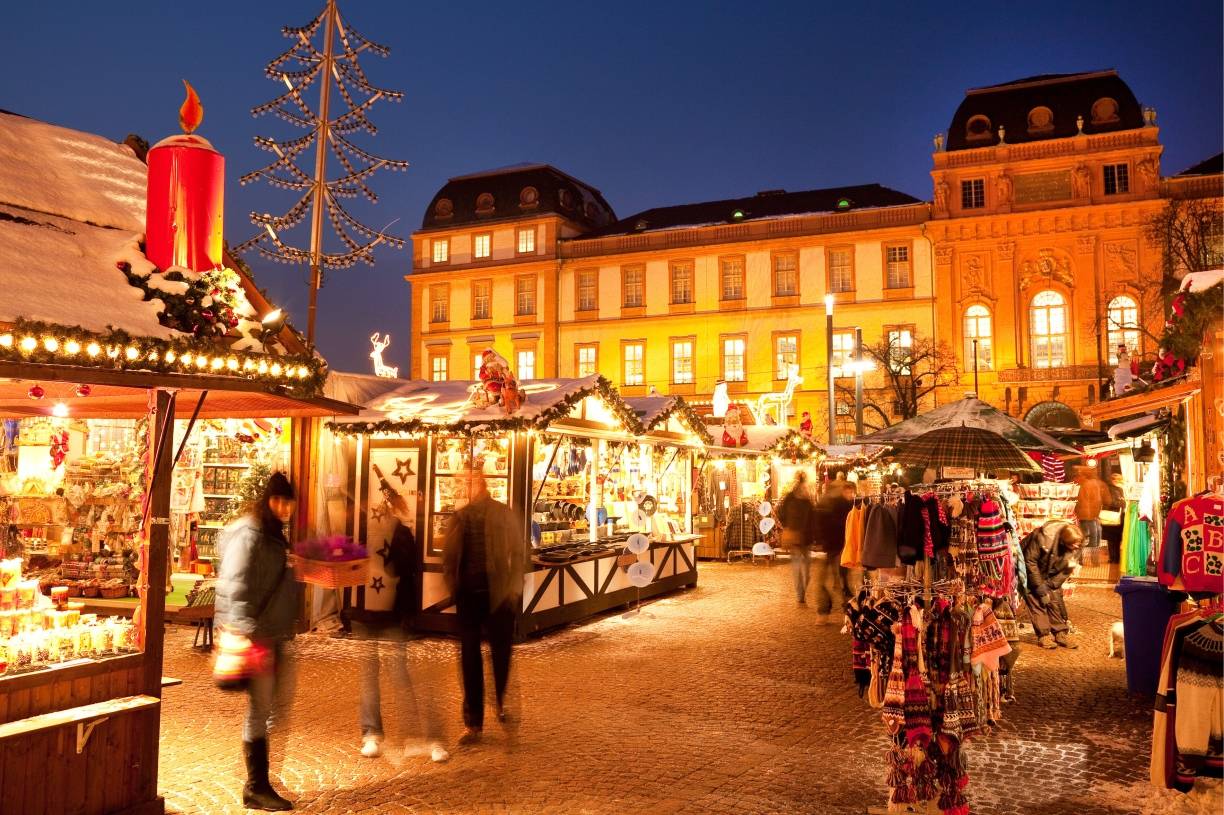  Spannendes Programm vor strahlender Kulisse: Der Darmstädter Weihnachtsmarkt öffnet vom 20. November bis 23. Dezember 2017 seine Tore. 