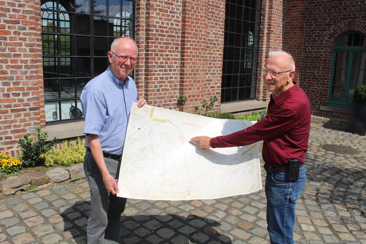  Herbert und Gottfried Bander widmen sich der Geschichte Hochdahls. 