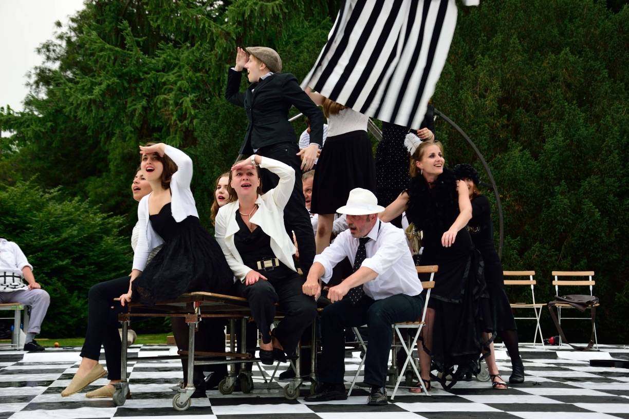 Furioses Festival-Finale mit großer Straßentheaterparade