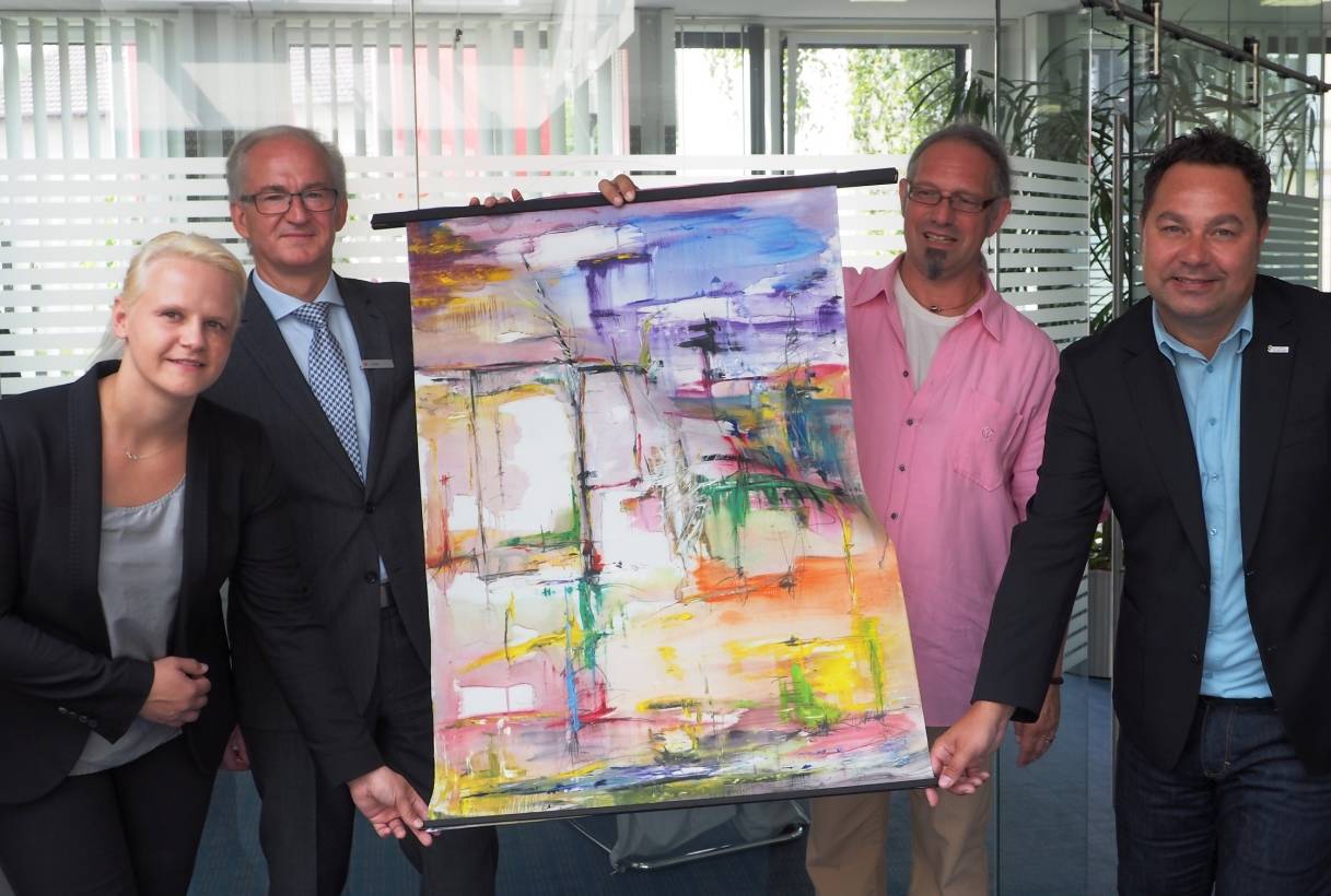  Lydia Winnik, Wolfgang Soldin, JP Köhler und Helmut Messerich (v.l.n.r.) während der Vernissage in der Kreissparkasse. 