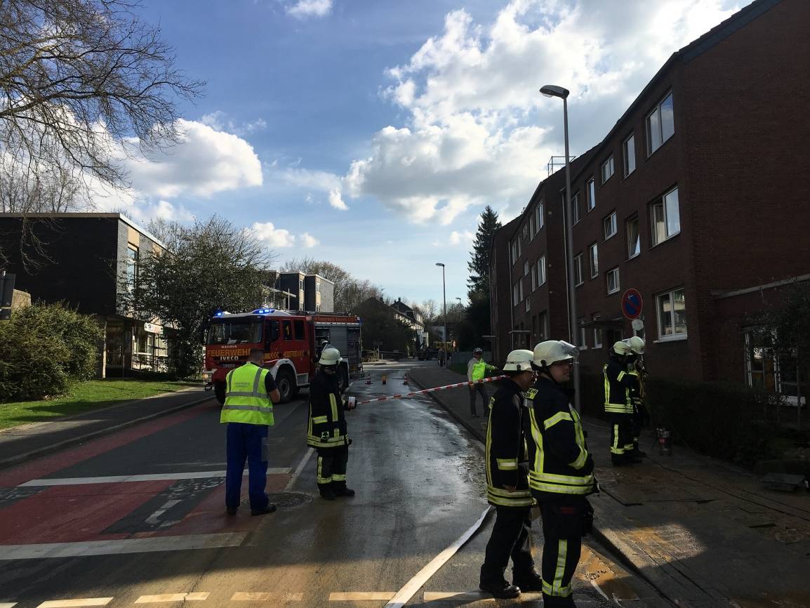 Brandmeldealarm im Bavier-Center und Wasserrohrbruch an der Kreuzstraße