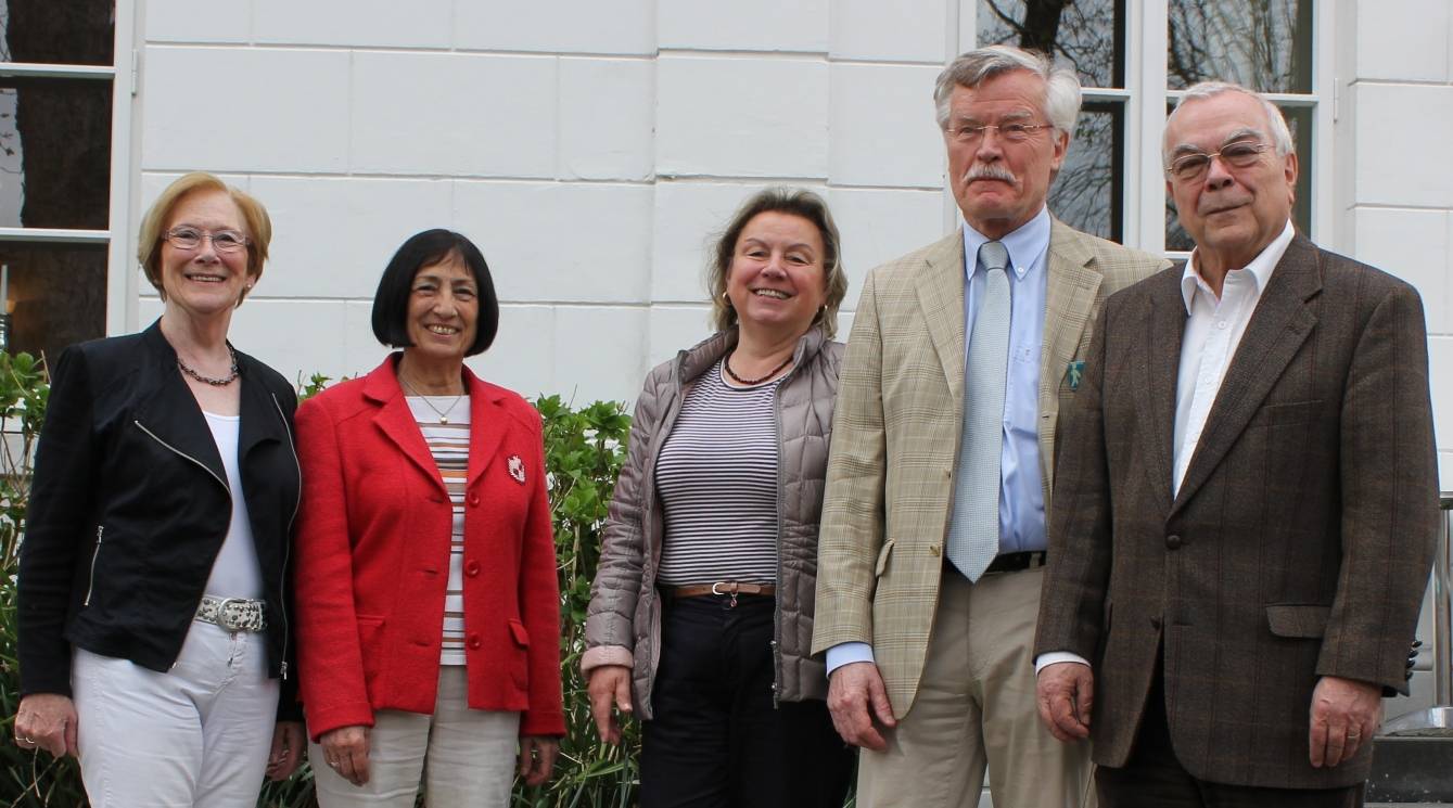  V.l.n.r.: Maris Bettenworth (Geschäftsführerin des Frauenchor Erkrath 1997 e.V.), Chris Albrecht (Schatzmeisterin), Monika Krüger (1. Vorsitzende), Christoph Kopschina (Geschäftsführer des MGV Sängerbund 1882 Erkrath e.V.), Volker Stölting (2. Vorsitzender). 