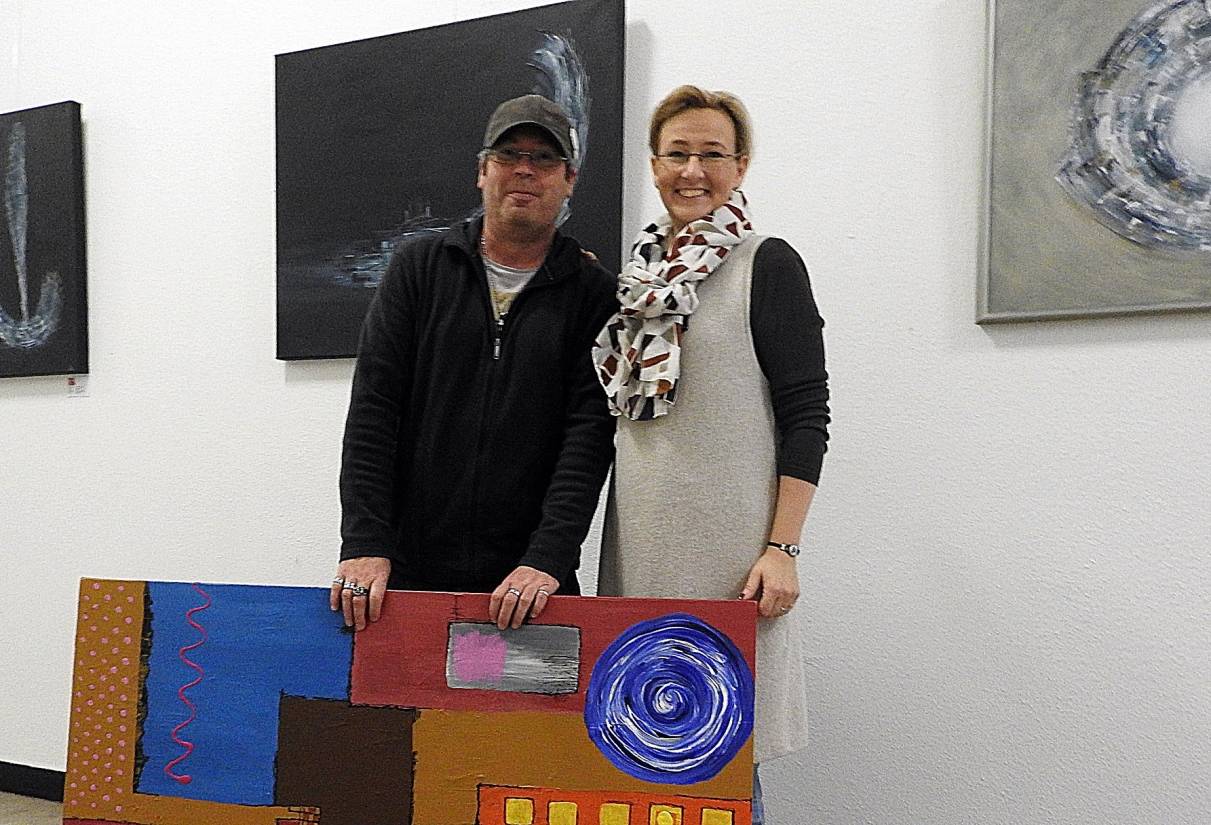  Die Künstler Tanja Guntrum und Ralf Buchholz haben die tristen Verwaltungswände verschönert. 