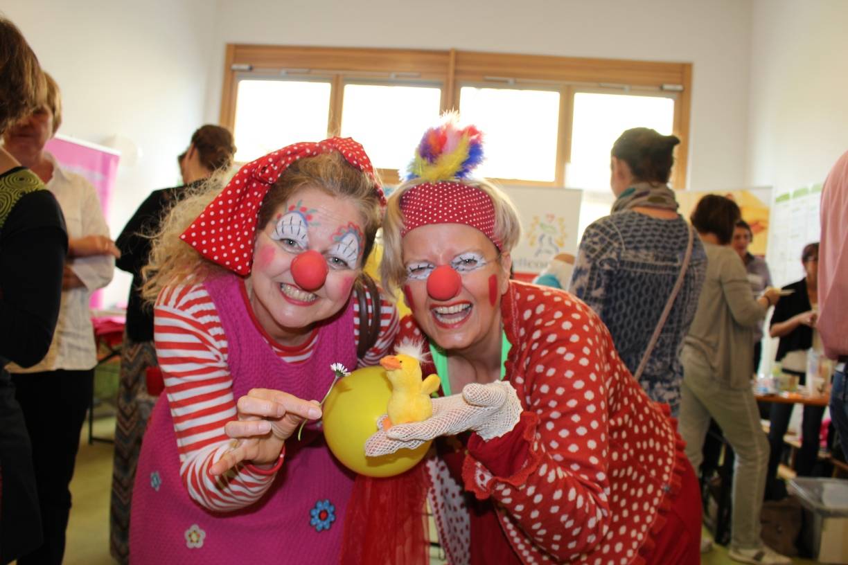  Ein lustiges Clownduo sorgte für Abwechslung bei den kleinsten Besucher. 