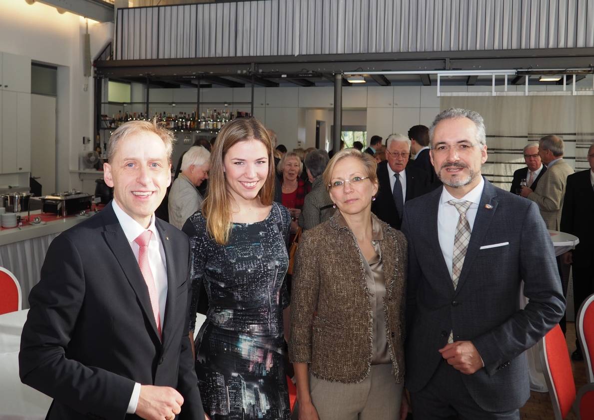  Dr. Axel Fuhrmann, Philippa Leven, Christine Heinen und Felix Schmincke (v.l.n.r.). 