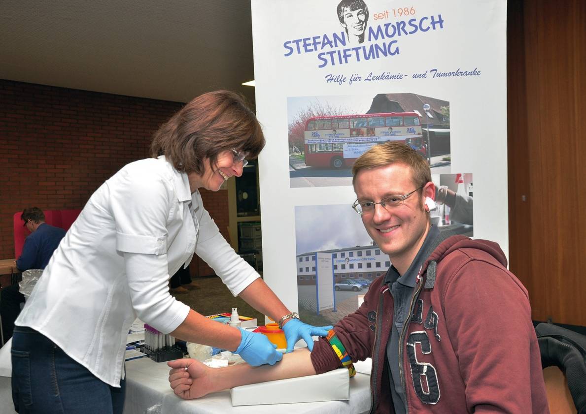  Die Typisierung ist einfach. Die Spender bekommen einfach ein Röhrchen Blut zusätzlich abgenommen. Wer an diesem Tag nicht Blutspenden darf, kann sich trotzdem typisieren lassen. 