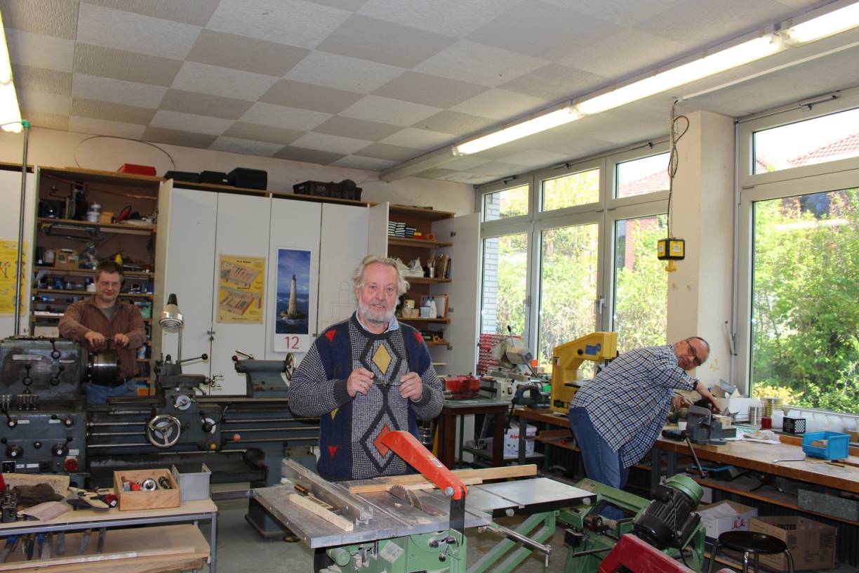  Sind fleißig am werkeln: Stefan Teichmann, Rudolf Simon und Wolfgang Schmidt (v.l.). 