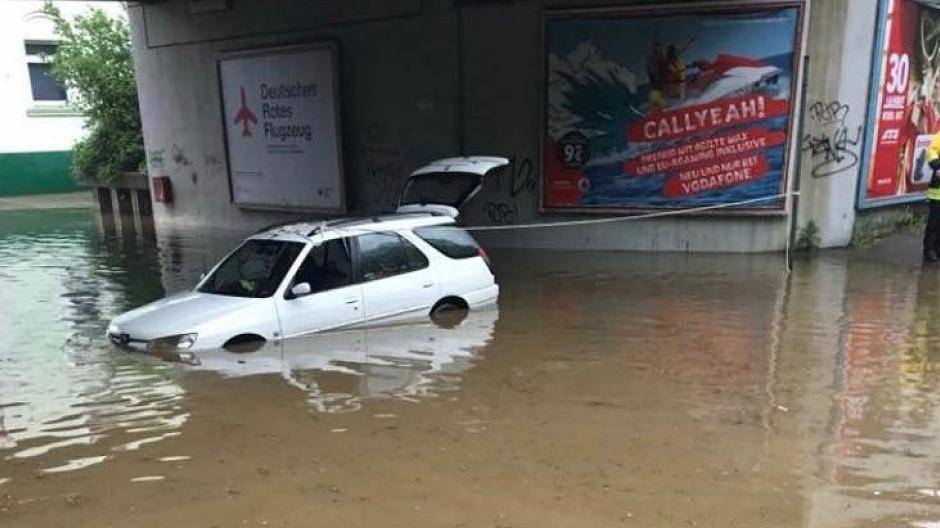 Hochwasser an der Bahnüberführung...
