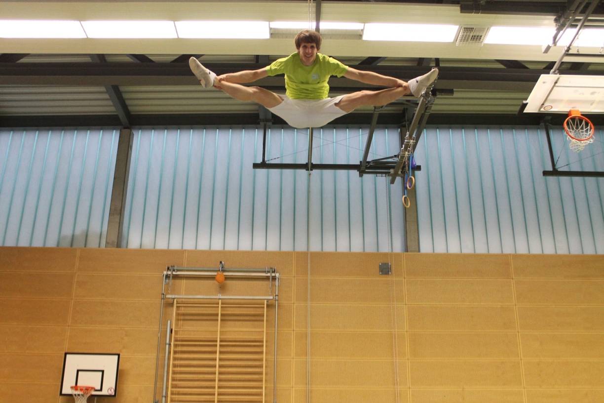  Matthias Moßner vom TV Unterbach liebt das Trampolinturnen. 