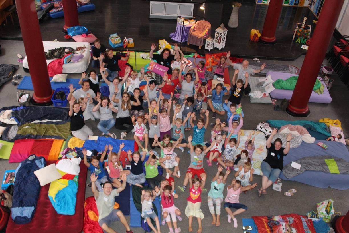  Einmal in einer Kirche übernachten: Das durften 37 Kinder bei der ersten Lesenacht in Erkrath. 
