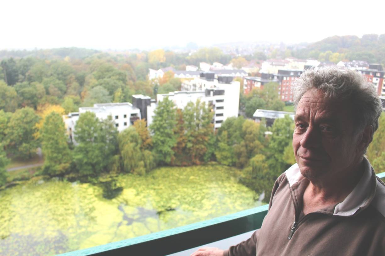 Manfred Klein macht sich Sorgen um den Hochdahler Stadtweiher. 