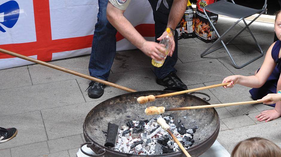 Stockbrotbacken bei den...