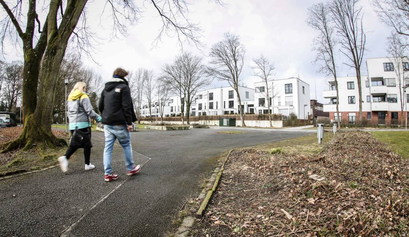  Seit der vergangenen Woche ist es kahl geworden im Parkteil an der Gerberstraße. Die eigentliche Umgestaltung beginnt aber erst im April. Dann soll die Asphaltfläche verschwinden. 