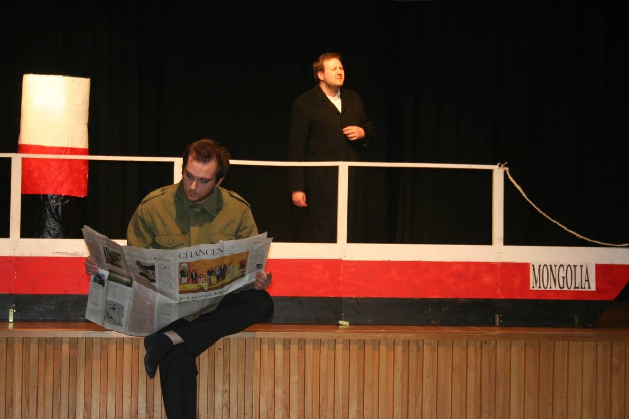  Die Erkrather Theatergruppe "Spotlight" bringt Jules Vernes "In 80 Tagen um die Welt" auf die Bühne. 