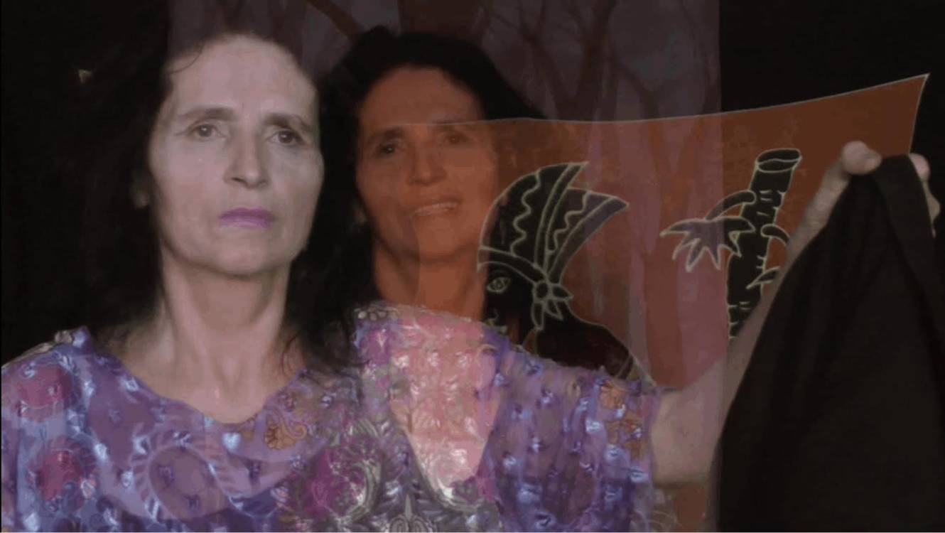  Beate Sarrazin spielt und führt Regie in dem Stück "Eine afrikanische Tragödie" von Can Themba. 