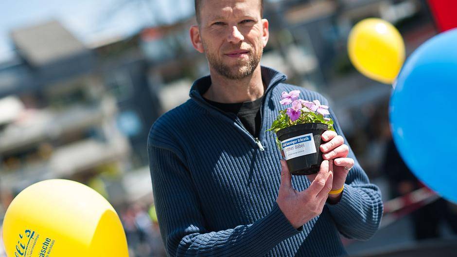 Auch wir waren dabei: Lokal Anzeiger-Mitarbeiter Oliver Vogel verteilte an diesem Tag...
