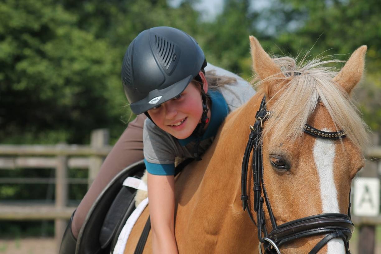  Sophia Bizjak und ihr Pony Good Times. Mit ihm holte sie den Kreismeister-Titel nach Hilden. 