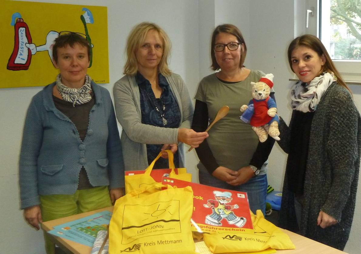 JONN-Team des Kreisgesundheitsamtes. Bereits im achten Jahr unterstützt das Kreisgesundheitsamt die Grundschulen bei der Durchführung des „Ernährungsführerscheins“. 