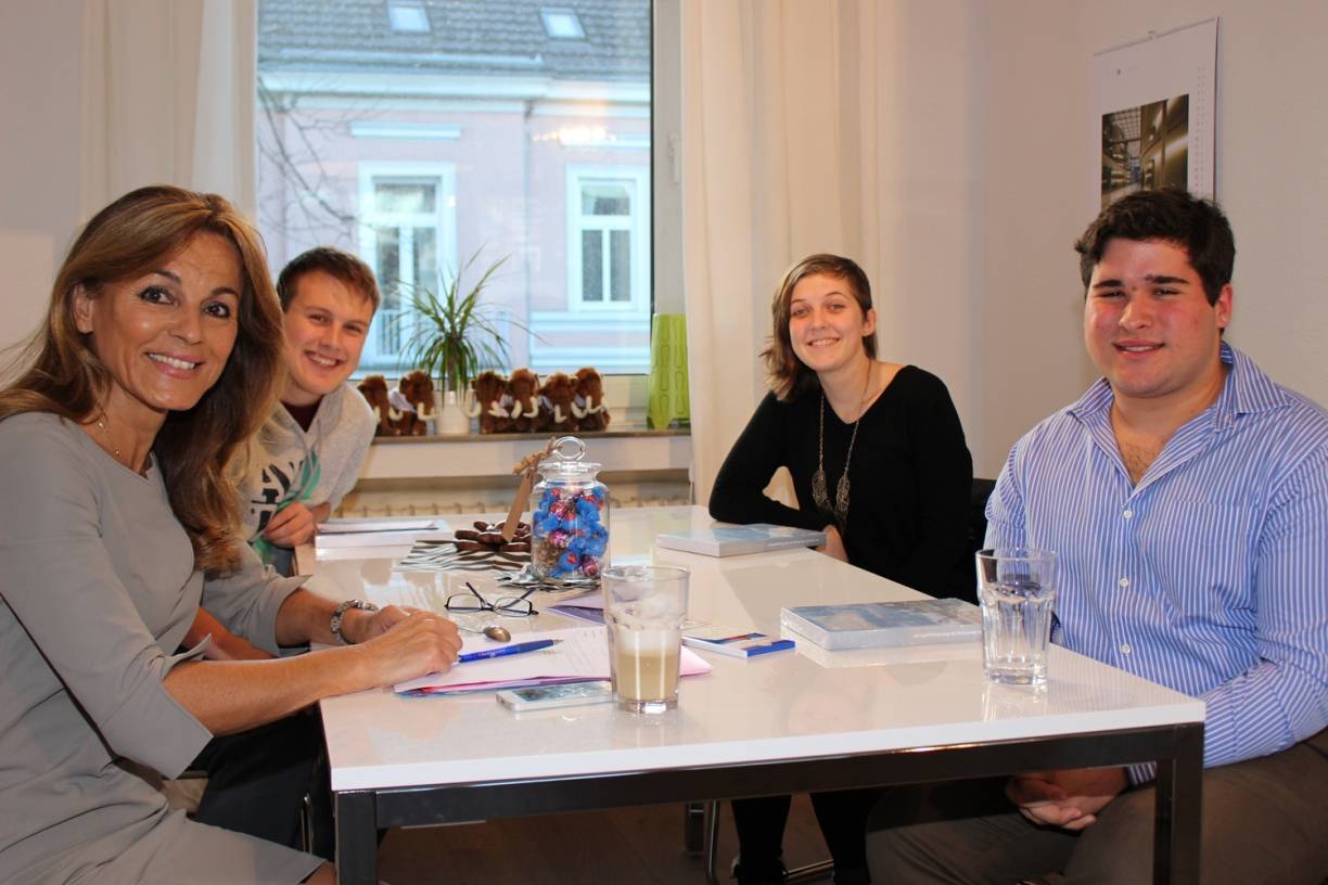  (v.l.n.r.)Michaela Noll MdB, Jonah Heppner, Cheyana Basshan und César Guerrero. 