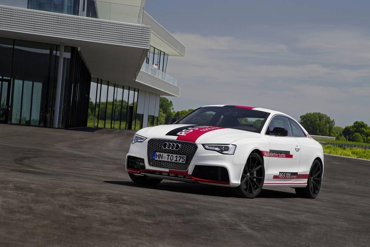  Das Konzeptmodell Audi RS 5 TDI eliminiert mit einem E-Lader das Turboloch. 