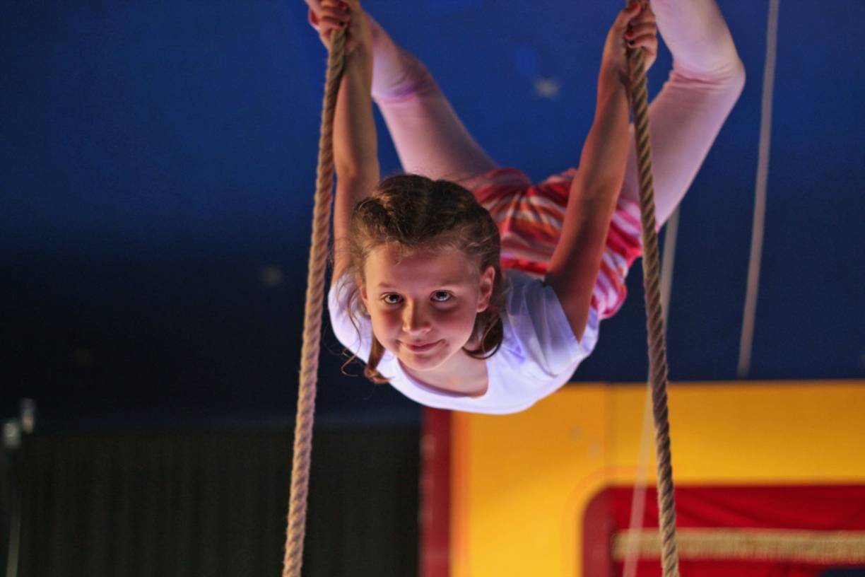  In luftiger Höhe wurde Pia (9) in Zelt des Zirkus ZappZarap zur Akrobatin. 